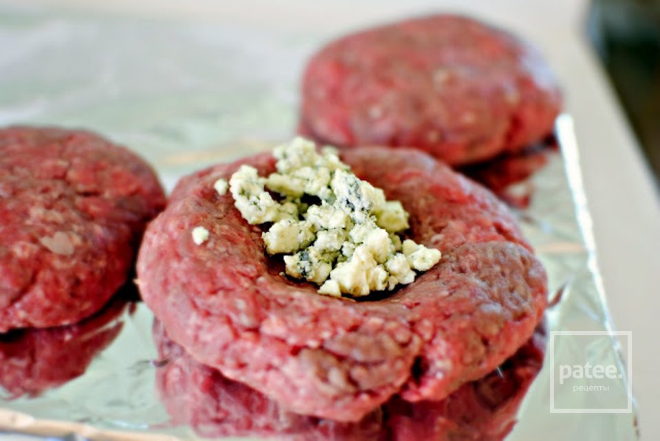 Бургер с котлетой и салатом - Шаг 1