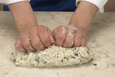 Фокачча с пряными травами - приготовление