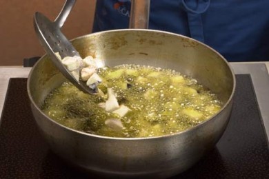 Пенне с баклажанами и рыбой - приготовление