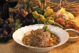 Жареная свинина с грибами и фасолью