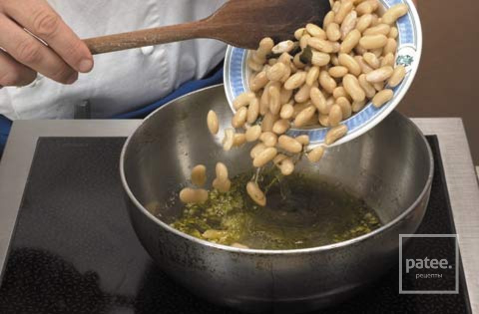 Жареная свинина с грибами и фасолью - Шаг 4