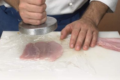 Теплый салат с кроликом и белыми грибами - приготовление