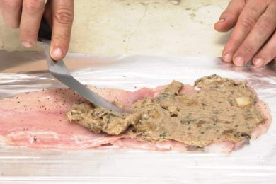 Теплый салат с кроликом и белыми грибами - приготовление