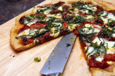 Рецепт Пицца с помидорами и базиликом