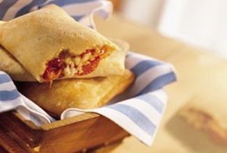 Закрытая мини-пицца с морковью