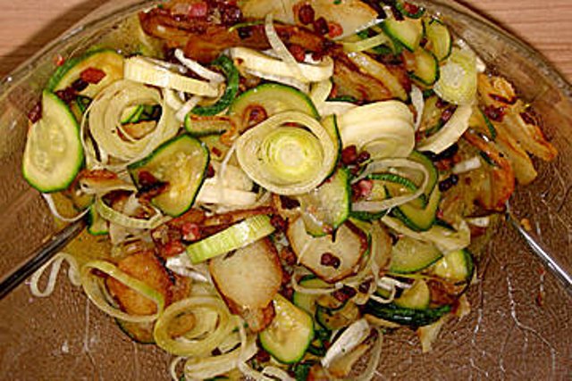 Салат из картофеля и кабачков цуккини