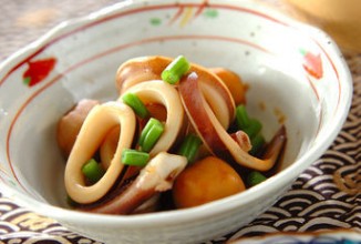 Тушеные кальмары с таро