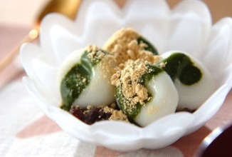 Рисовые клецки с соусом из зеленого чая