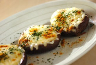 Жареные шиитаке под сырным соусом