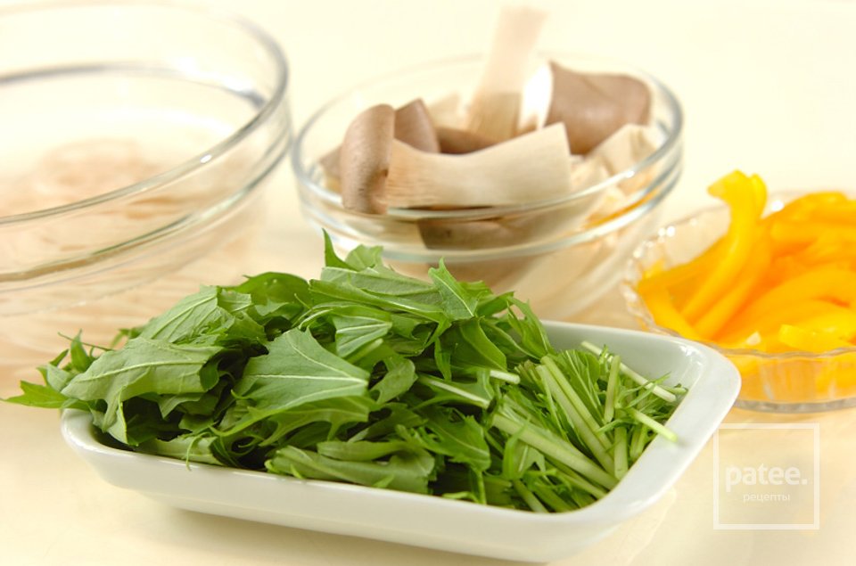 Салат из корней лотоса и вешенок - Шаг 1