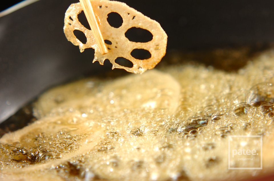 Салат из корней лотоса и вешенок - Шаг 2