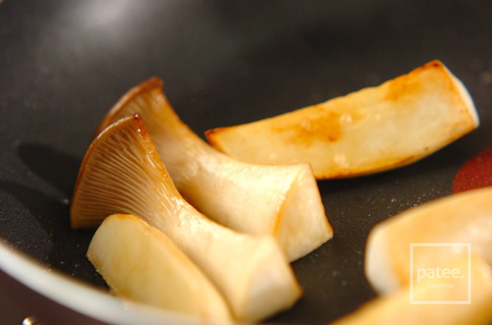 Салат из корней лотоса и вешенок - Шаг 3