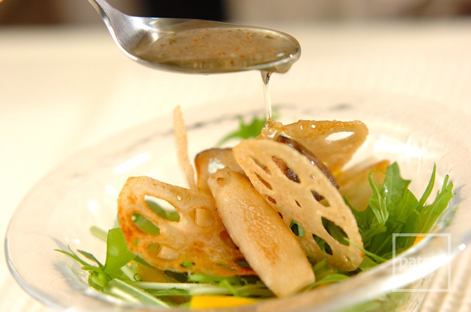 Салат из корней лотоса и вешенок - Шаг 4