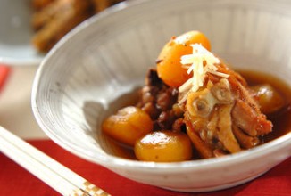 Тушеная курица с каштанами