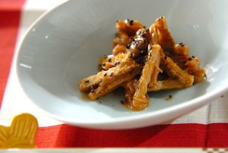 Жареный лопух с кунжутом