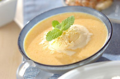 Рецепт Горячий суп с ванильным мороженым