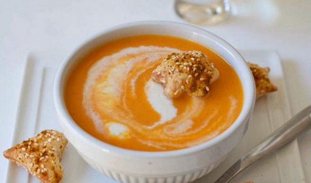 Морковный суп с карри и кокосовым кремом