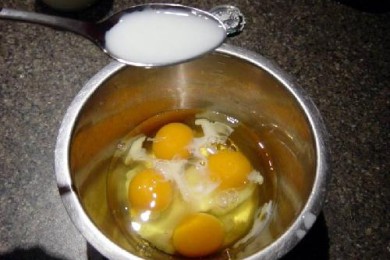 Омлет с грибами, томатами и сыром - приготовление