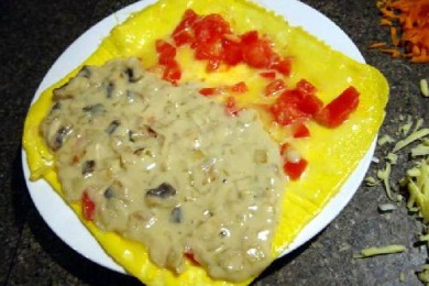 Омлет с грибами, томатами и сыром - приготовление