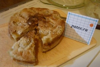 Яблочная шарлотка с корицей