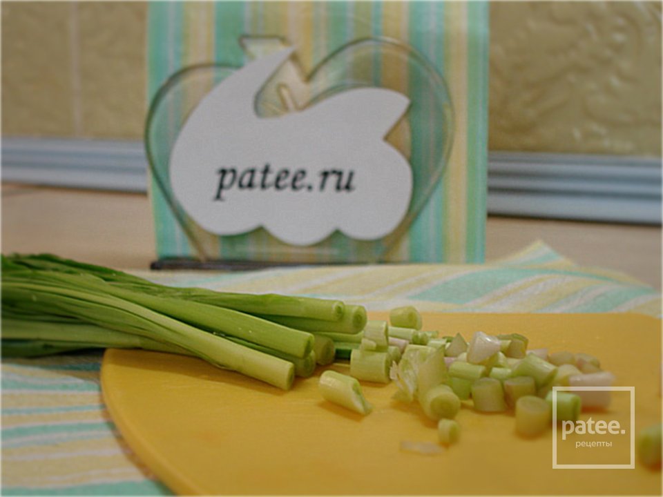 Мясной рулет с начинкой из макарон и черемши с хрустящей корочкой - Шаг 4