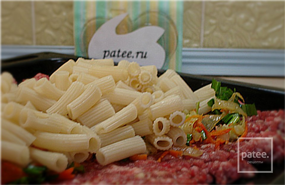 Мясной рулет с начинкой из макарон и черемши с хрустящей корочкой - Шаг 6