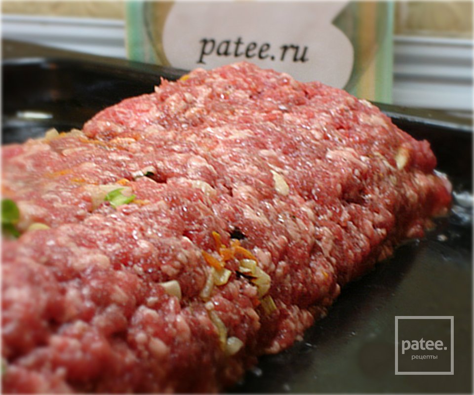 Мясной рулет с начинкой из макарон и черемши с хрустящей корочкой - Шаг 7