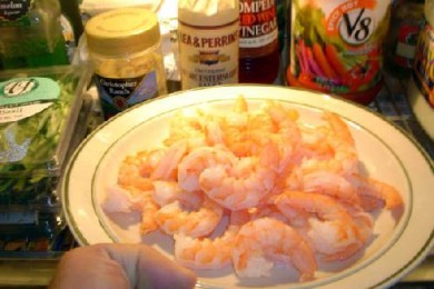 Салат с креветками и с лимонным соусом - приготовление