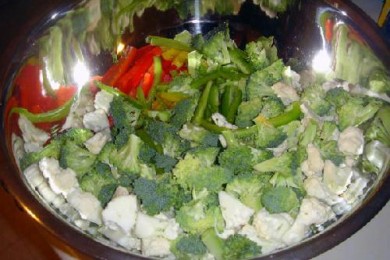 Салат с креветками и с лимонным соусом - приготовление