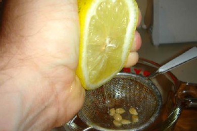 Салат с креветками и с лимонным соусом - приготовление