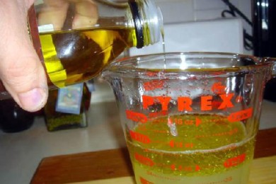 Салат с креветками и с лимонным соусом - приготовление