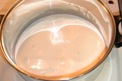 Панакотта со свежим молоком и клубничным сиропом - приготовление