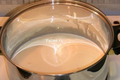 Панакотта со свежим молоком и клубничным сиропом - приготовление