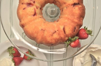 Рецепт Йогуртный пирог со свежей клубникой