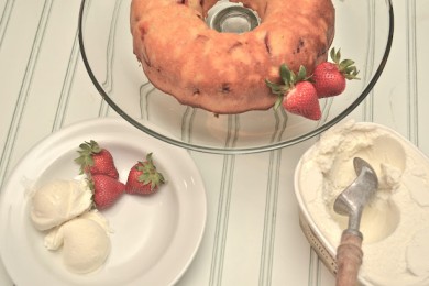 Йогуртный пирог со свежей клубникой - приготовление