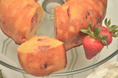 Йогуртный пирог со свежей клубникой - приготовление