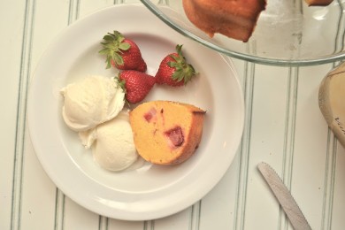 Йогуртный пирог со свежей клубникой - приготовление