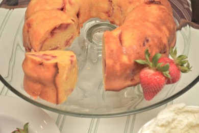 Йогуртный пирог со свежей клубникой - приготовление