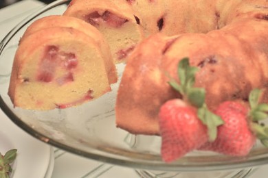 Йогуртный пирог со свежей клубникой - приготовление