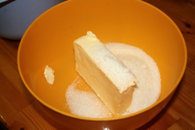 Миндальный пирог с черной смородиной - приготовление