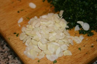 Миндальный пирог с черной смородиной - приготовление