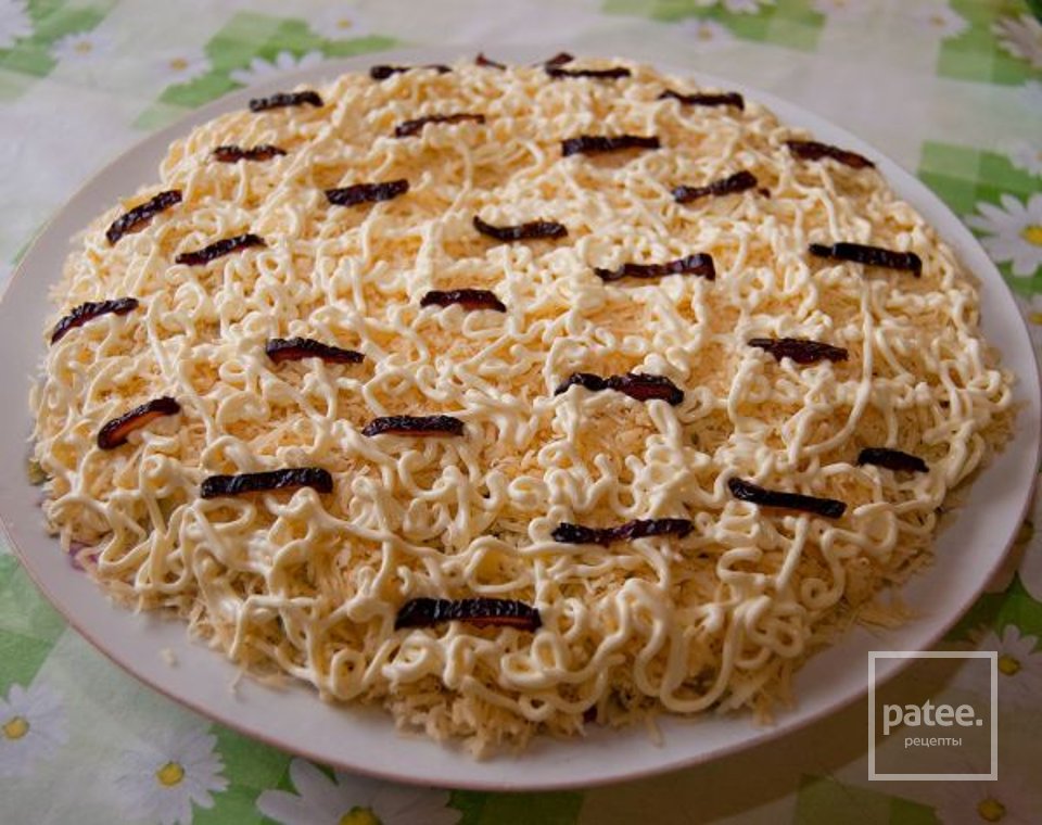 Салат с черносливом и грецким орехом - Шаг 6