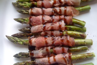 Спаржа в ветчине