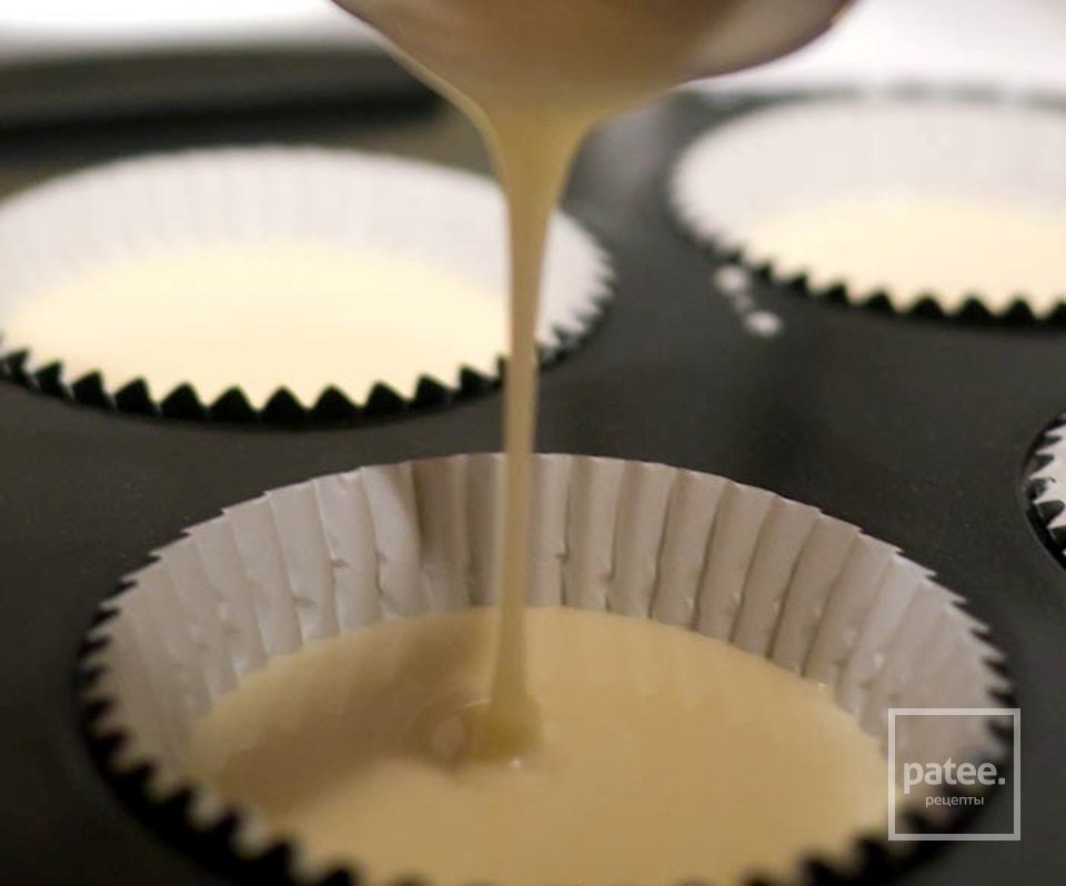 Ванильные кексы с клубникой - Шаг 6