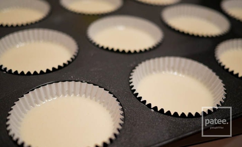 Ванильные кексы с клубникой - Шаг 7