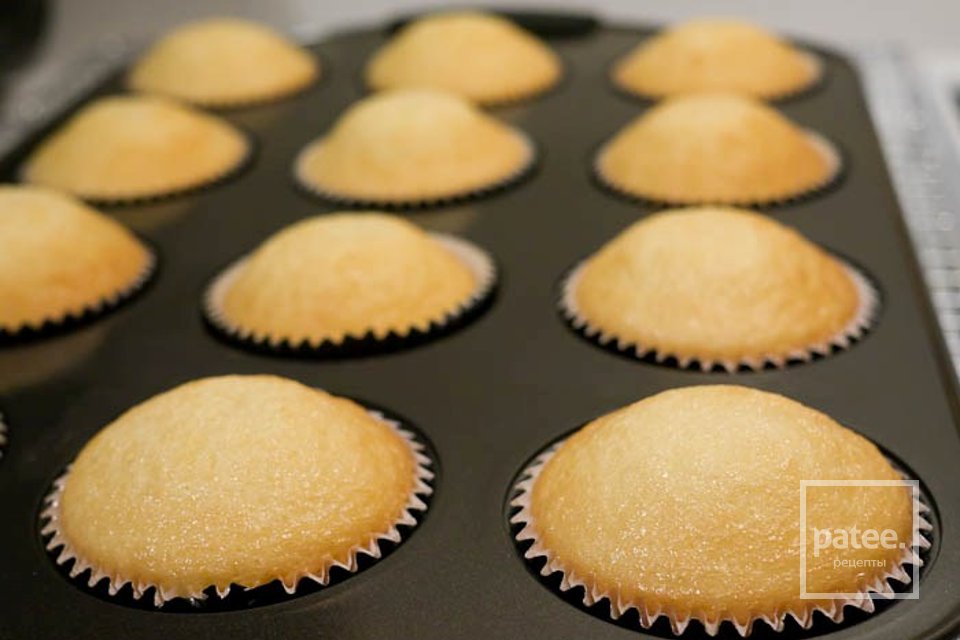 Ванильные кексы с клубникой - Шаг 8