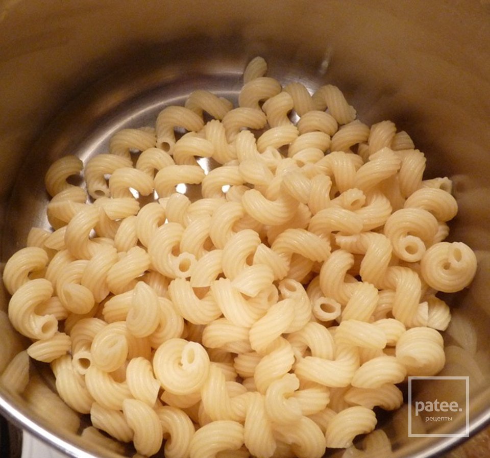 Греческий салат с макаронами - Шаг 1