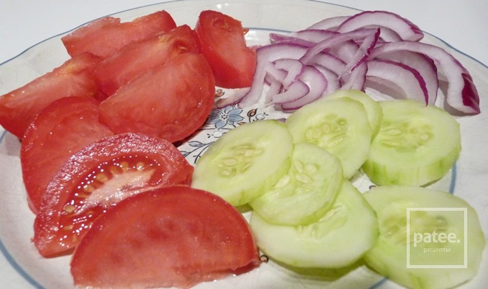 Греческий салат с макаронами - Шаг 2