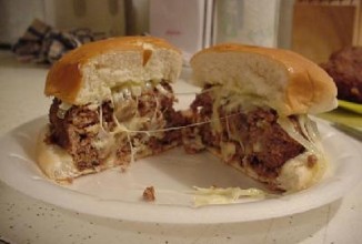 Гигантский бургер с грибами