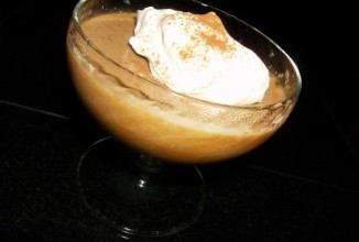 Кофейный пудинг с калуа и взбитыми сливками